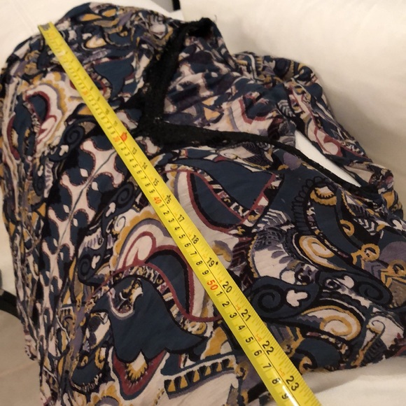 💖Angie Boho asymmetrical sleeveless racer back lace trimmed V-neck top - Picture 9 of 10